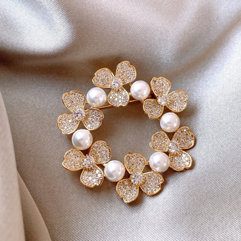Flower pearl wreath pin