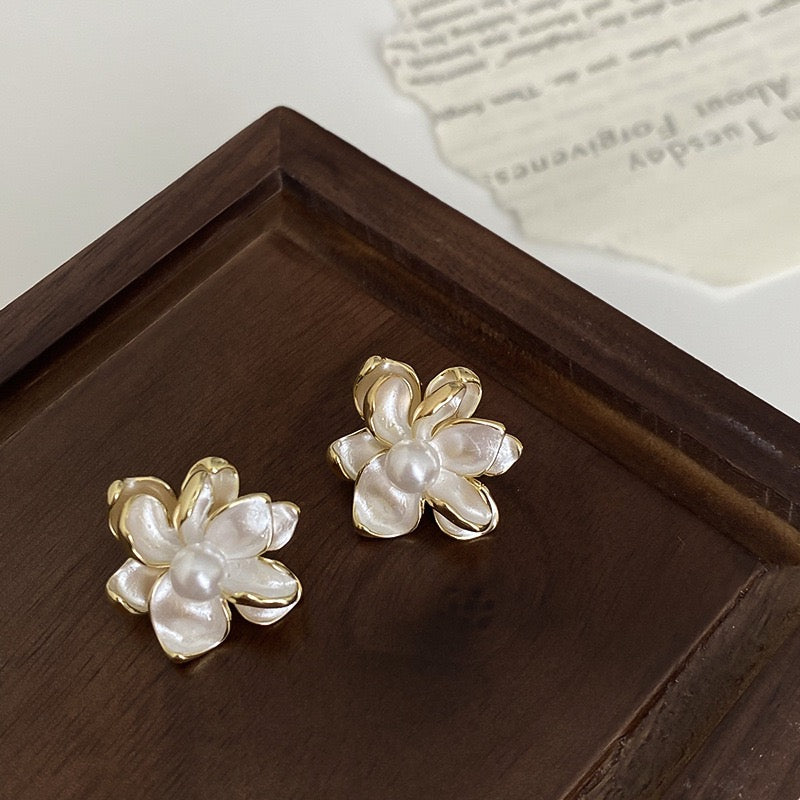 Enemal flower earrings
