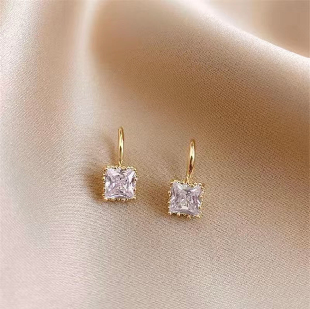 Cubic Zirconia drop earring