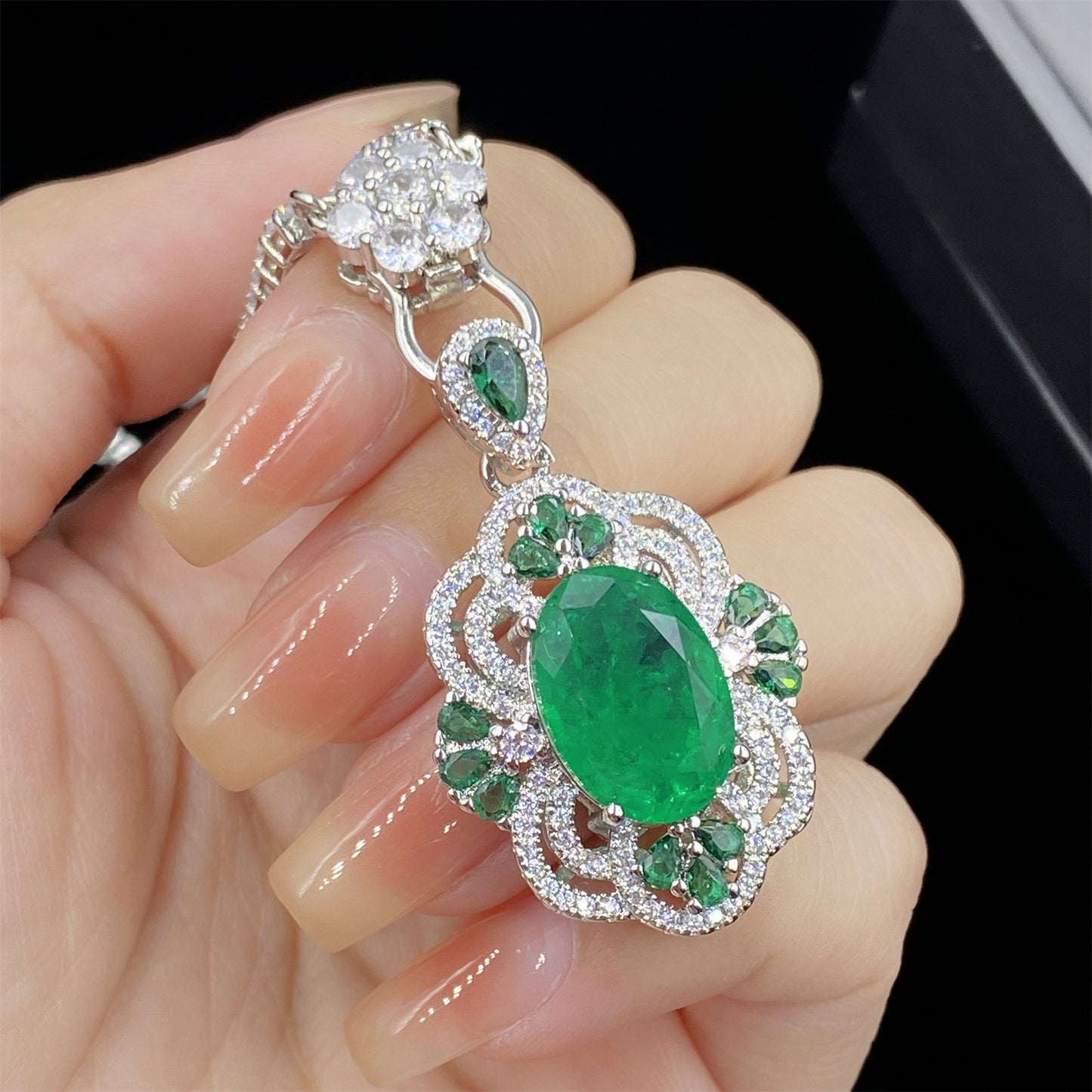 Imitation Emerald pendant in