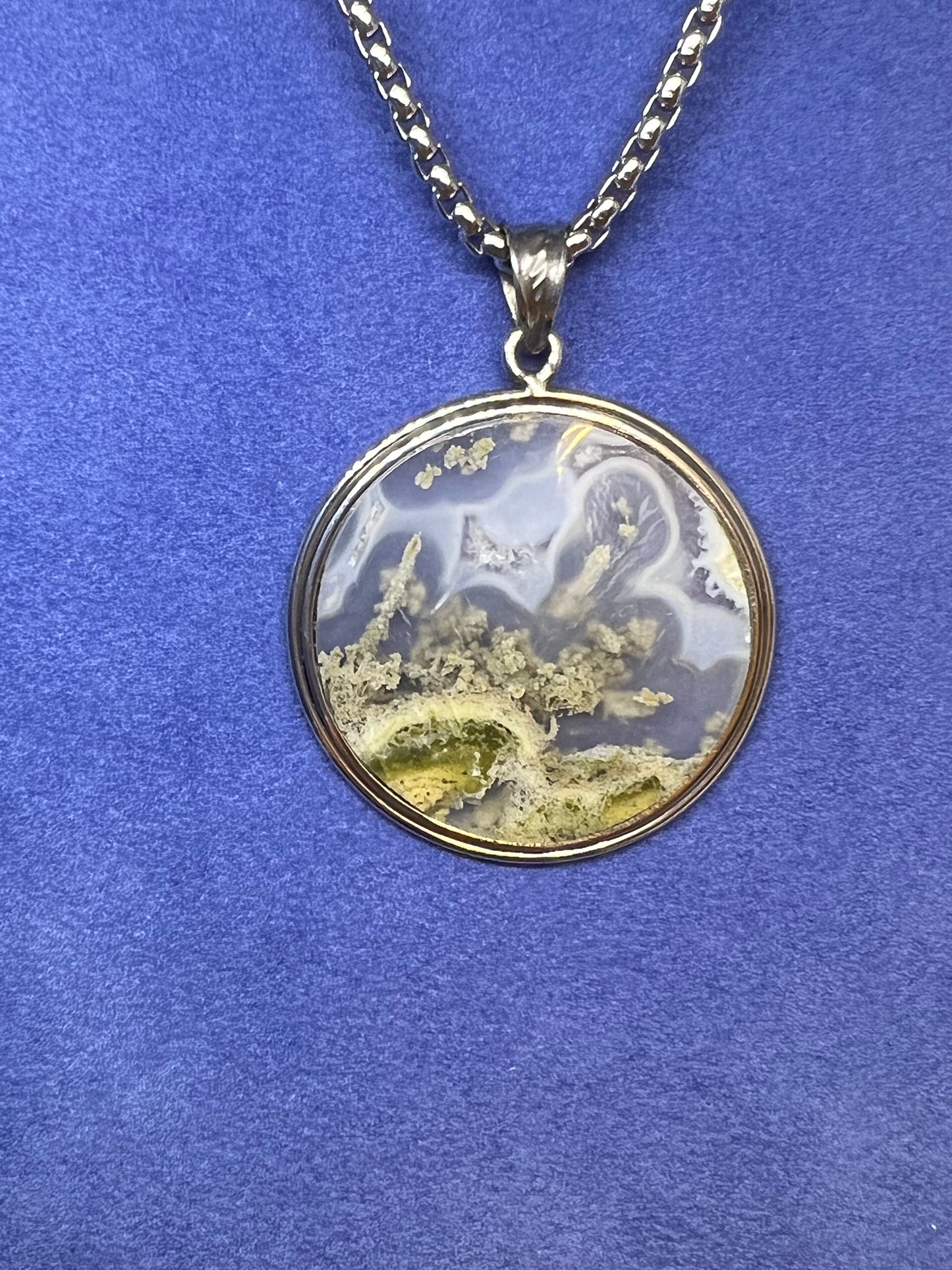 Natural land scape Moss Agate pendant
