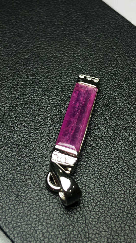 1 Corundum 4.4ct set in Sterling 925 Silver Pendant