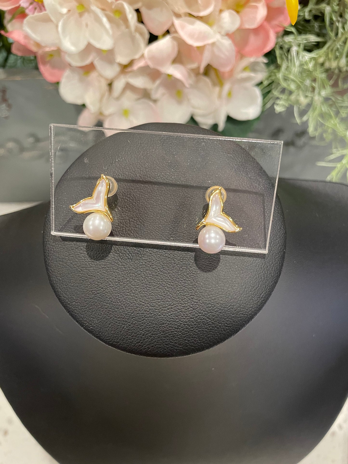 7.5mm Pearl “Tail Fin” Stud Earrings
