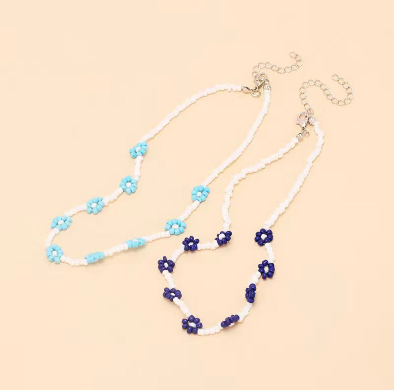 Seed beads daisy necklace