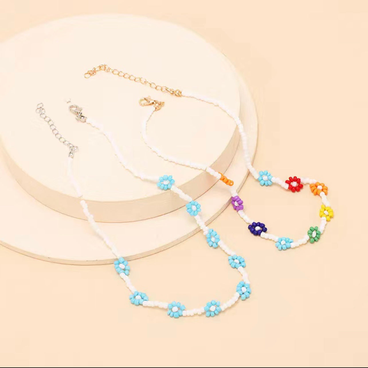 Seed beads daisy necklace