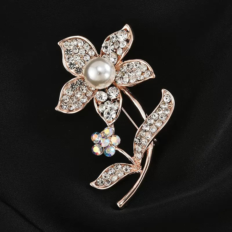 Rhinestone faux pearl daisy pin