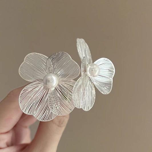 Semi translution flower earring