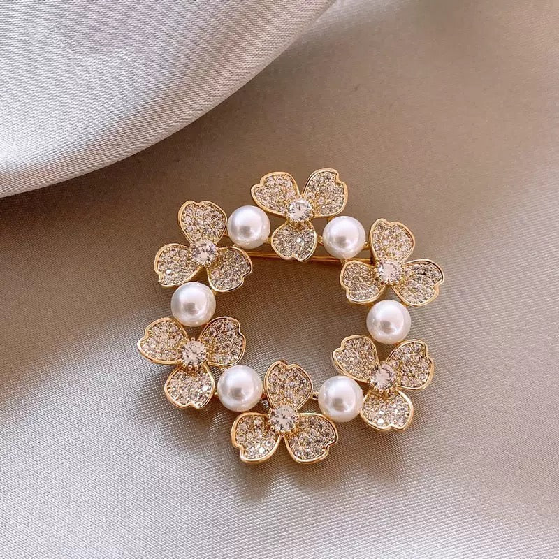 Flower pearl wreath pin
