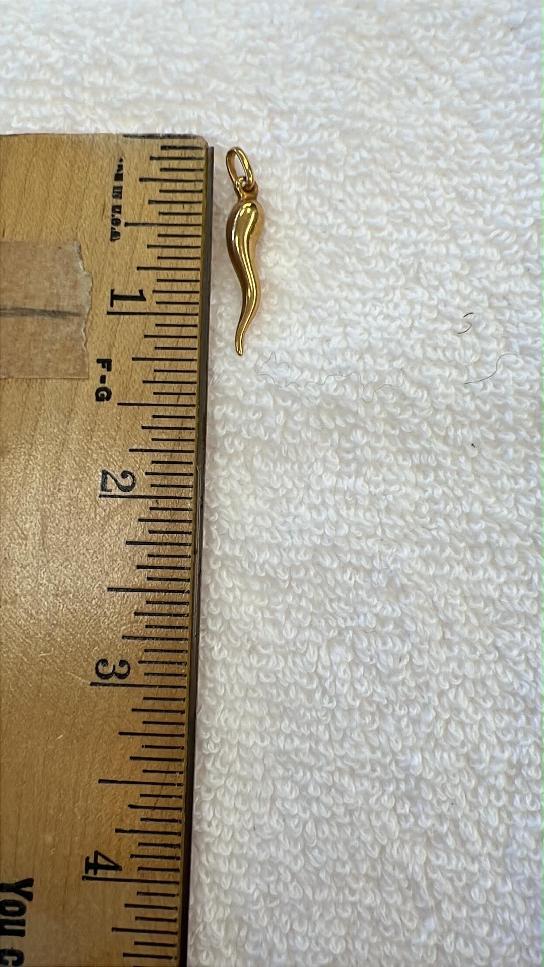 14 karat yellow gold horn pendant