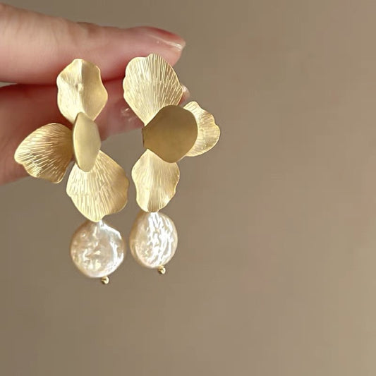 Folded flower freshwater pearl earrings