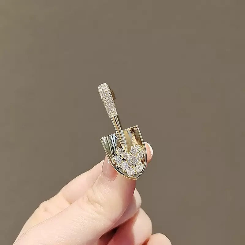 Shovel pin