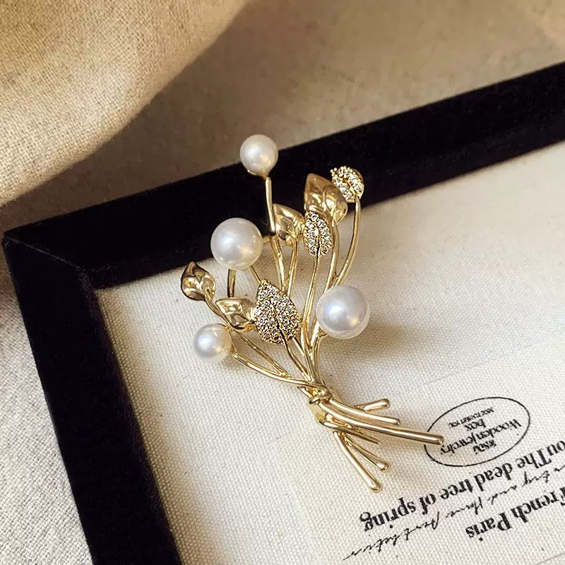 Bunch of wheat pearl pin