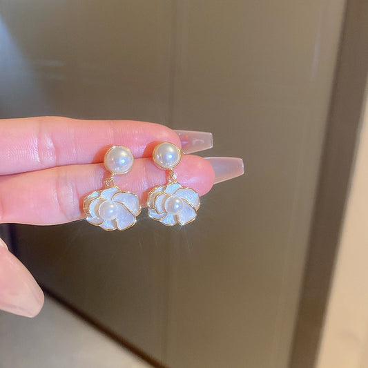 Rose Pearl drop earring