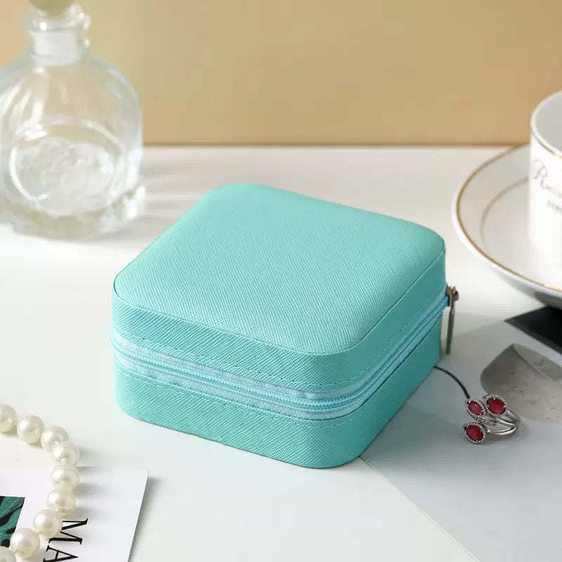 Mini zip close jewelry traveling case