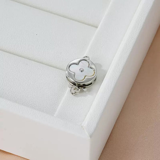 Clover clasp in silver plated