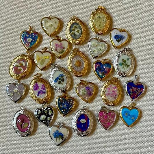 25 vintage heart lockets