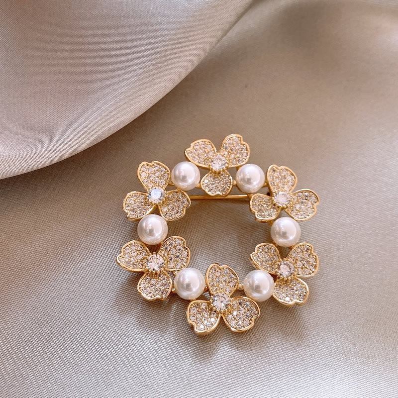 Flower pearl wreath pin