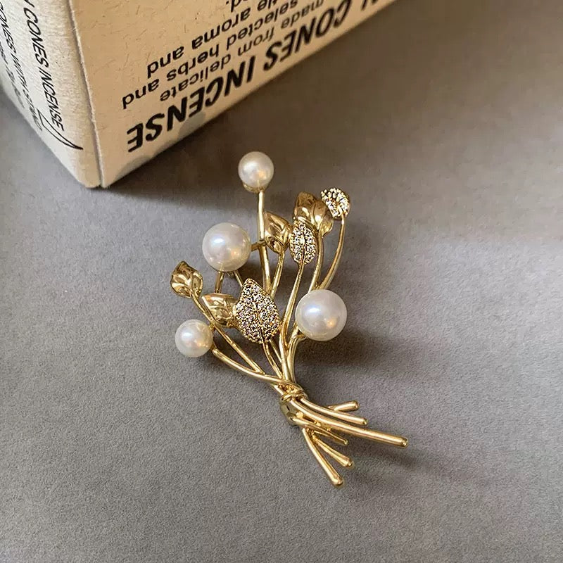 Bunch of wheat pearl pin