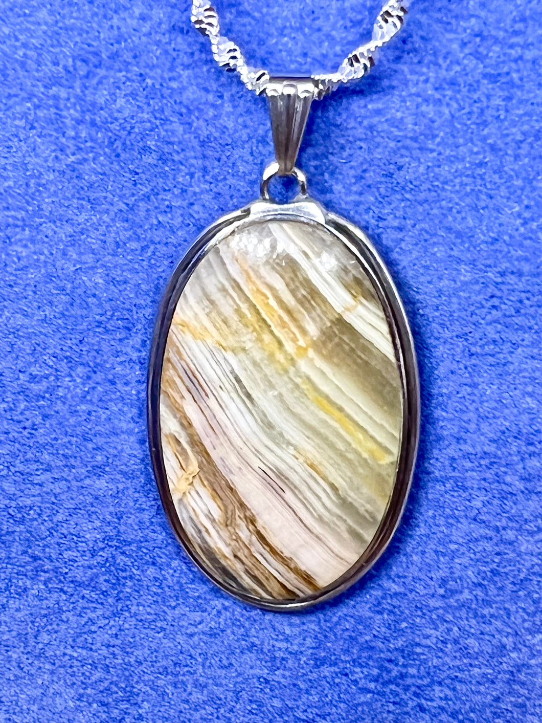 Natural lacy agate pendant