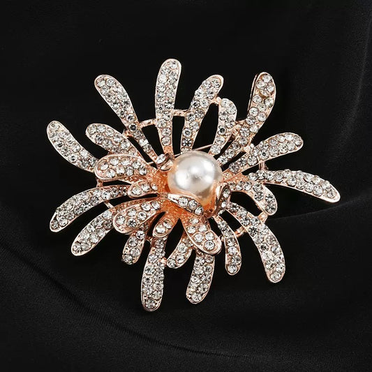 Rhinestone faux pearl pin