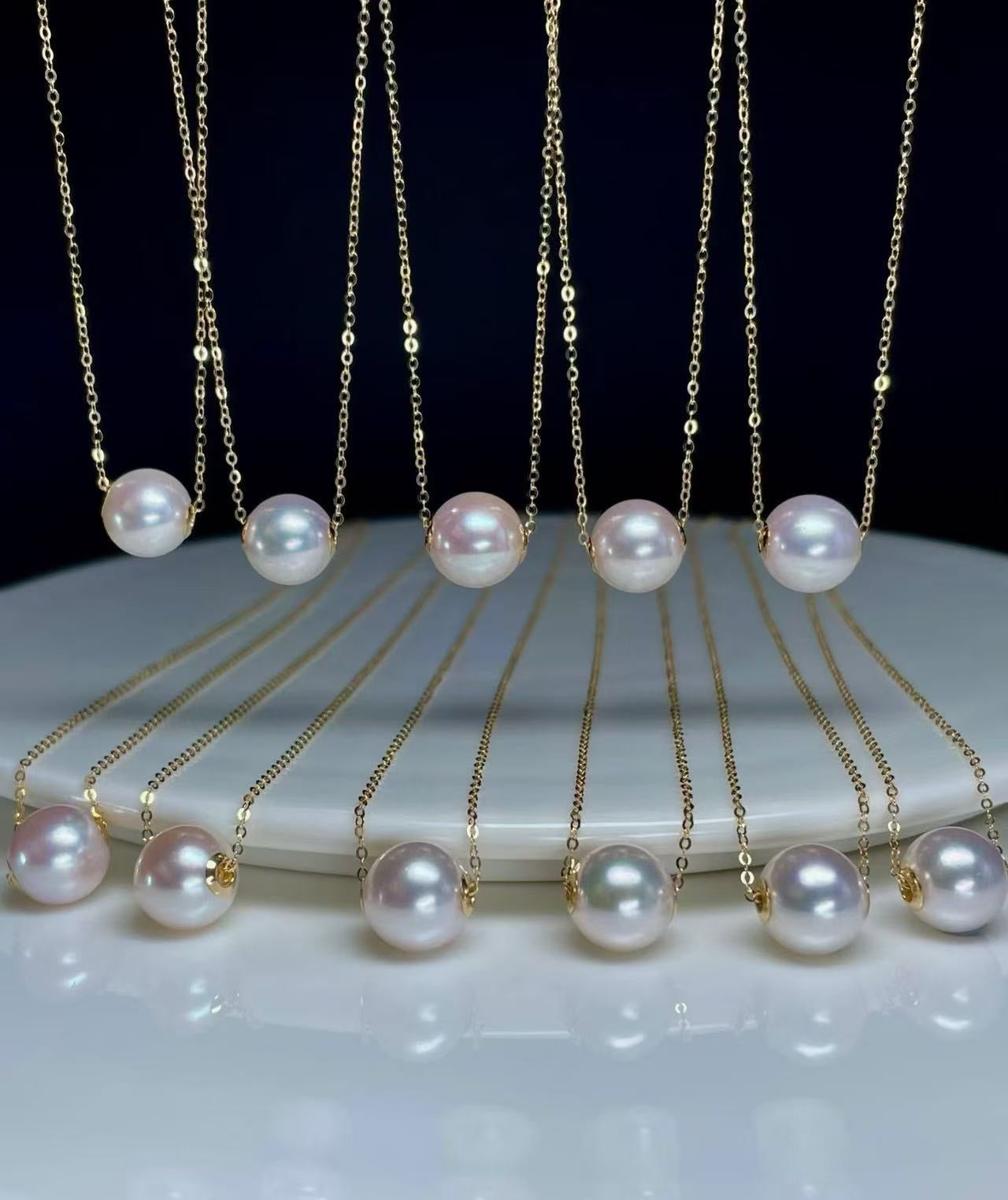 18 karat gold pearl slide pendant necklace