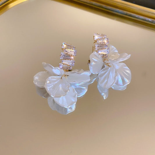 5 tapered baquette crystal with resin petals earring