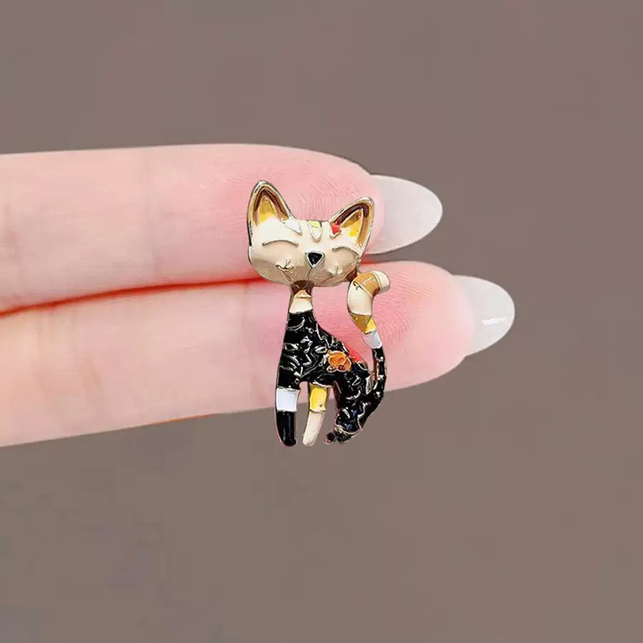 Adorable Enamel Cat Brooch Pin – Purrfect Accessory for Cat Lovers!