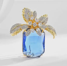 Load image into Gallery viewer, Exquisite Sapphire and Gold Leaf Brooch
