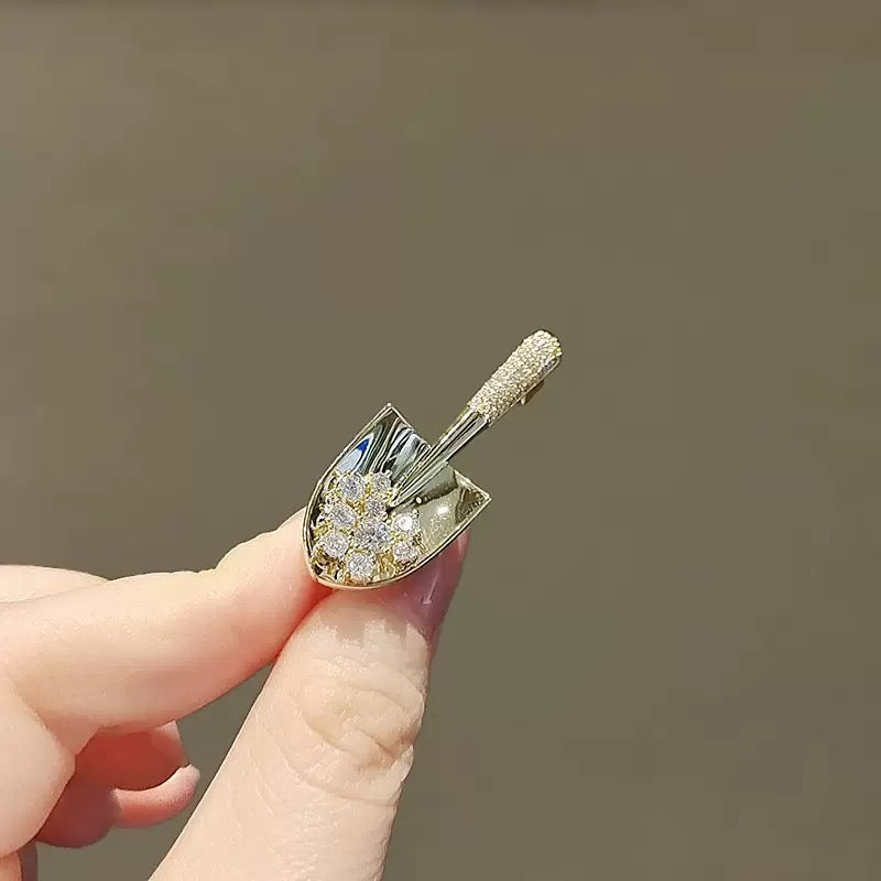 Shovel pin