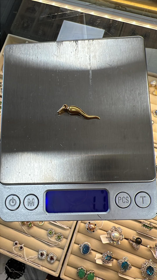 14 karat yellow gold horn pendant