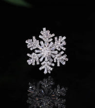 Load image into Gallery viewer, Snow flake pin that spins
