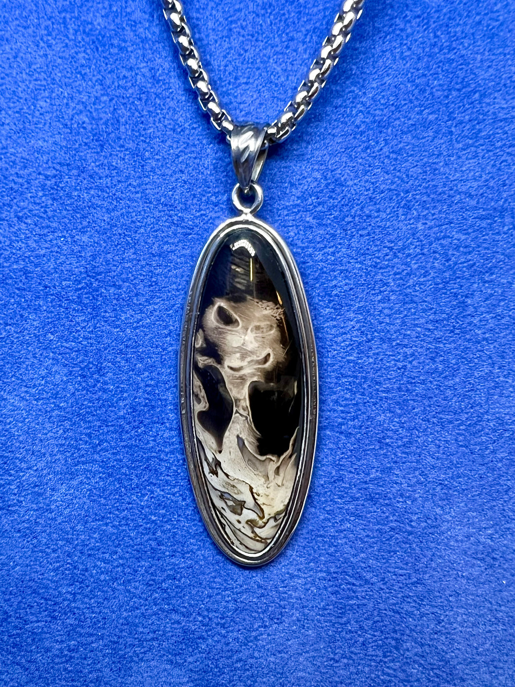 Natural oval palmrooy pendant