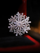 Load image into Gallery viewer, Snow flake pin that spins
