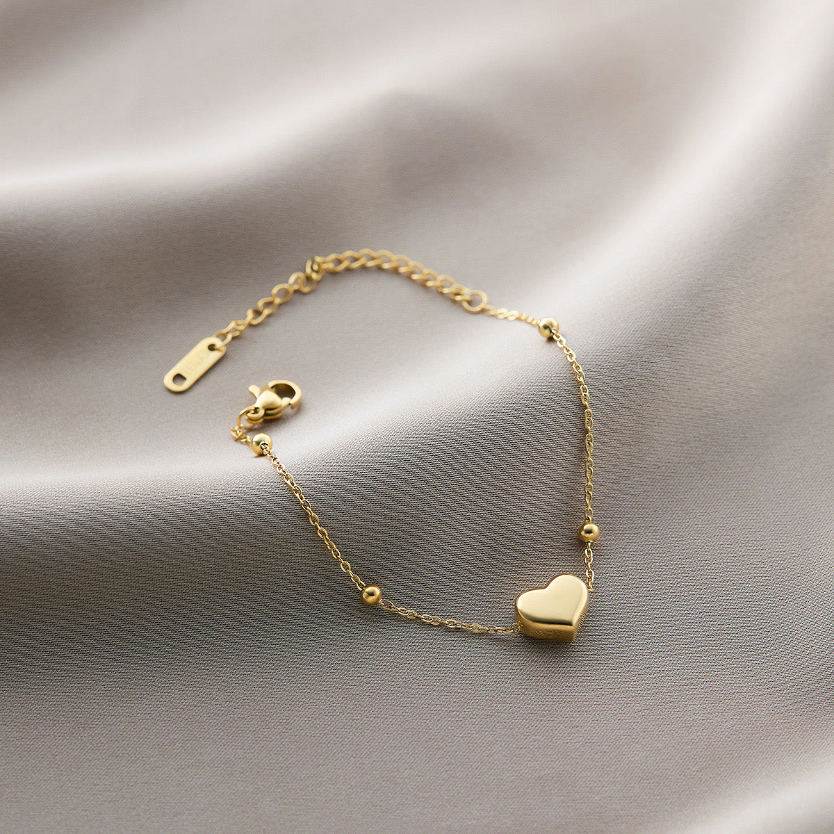 Heart ball bracelet in gold plated