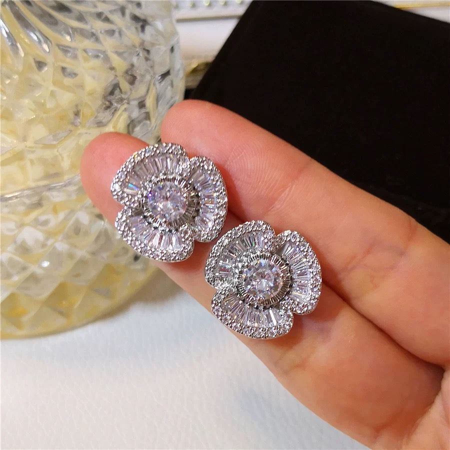 Sparkling flower cubic zirconia earring