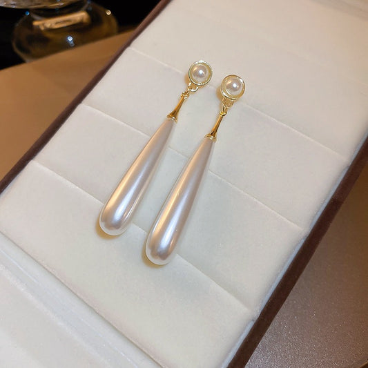 Drop pearl earrings