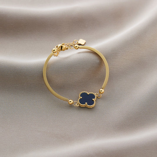 Single black clover bracelet