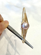 Load image into Gallery viewer, Natural freshwater pearl hand wire wrap flexible adjustable bangle
