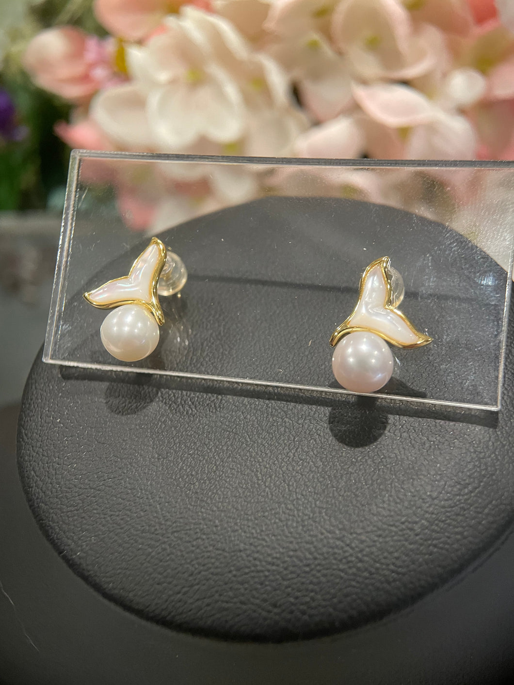 7.5mm Pearl “Tail Fin” Stud Earrings