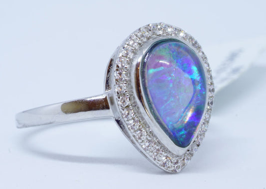IL Opal 2.3 Ct, 28 Cubic Zirconium Ring