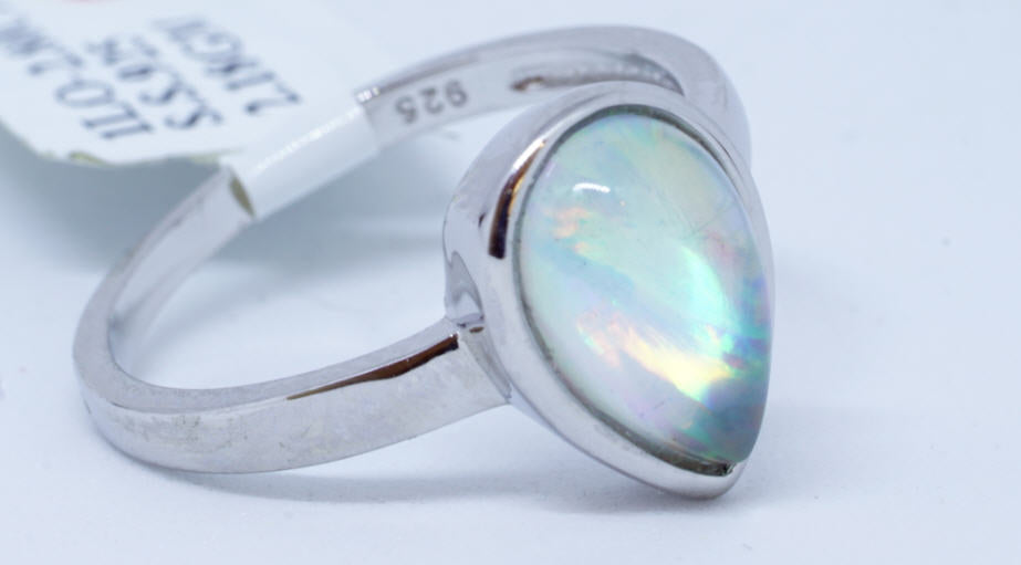 1 IL Opal, 8Ct Ring