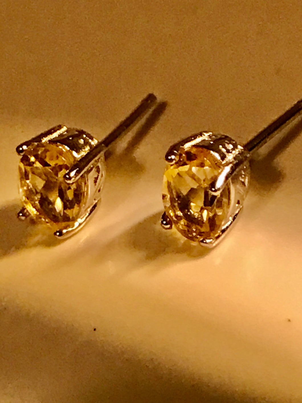 Natural Citron stud earrings